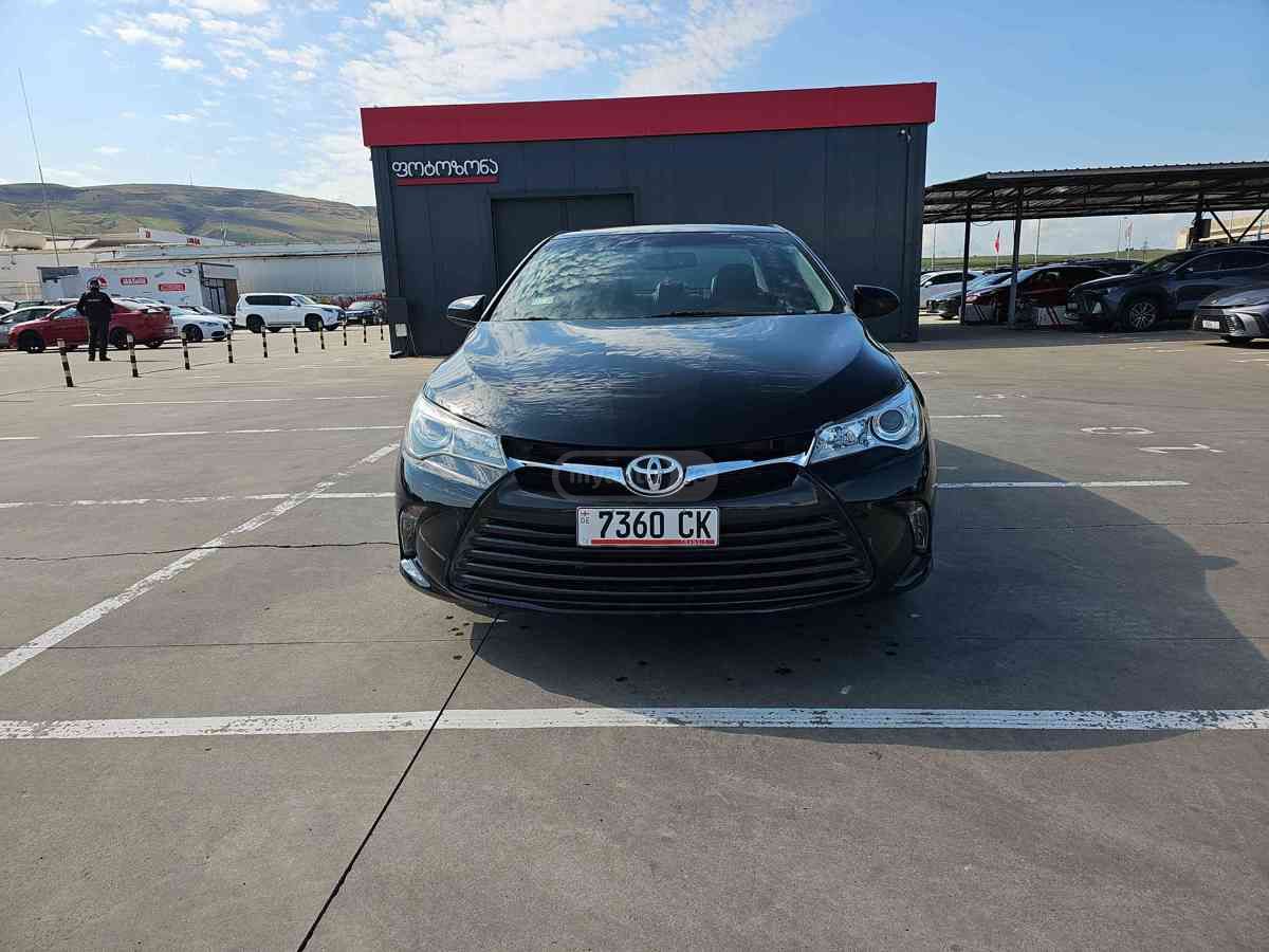 Toyota Camry 2015 — photo 2