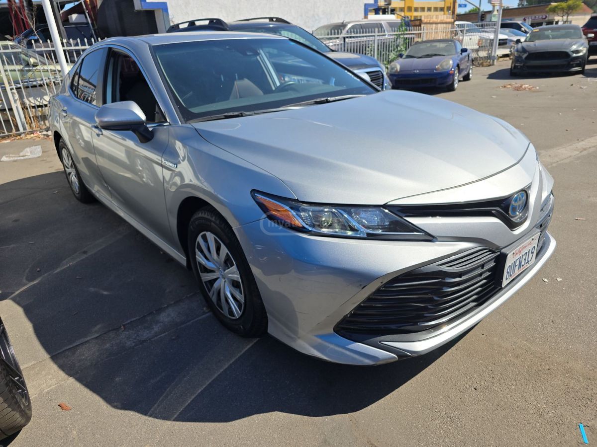 Toyota Camry 2020 — photo 2