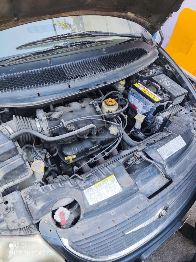 Chrysler Town and Country 2002 — photo 2