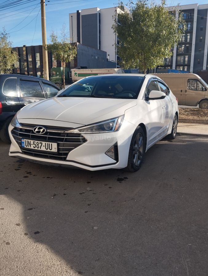 Hyundai Elantra 2018 — photo 2