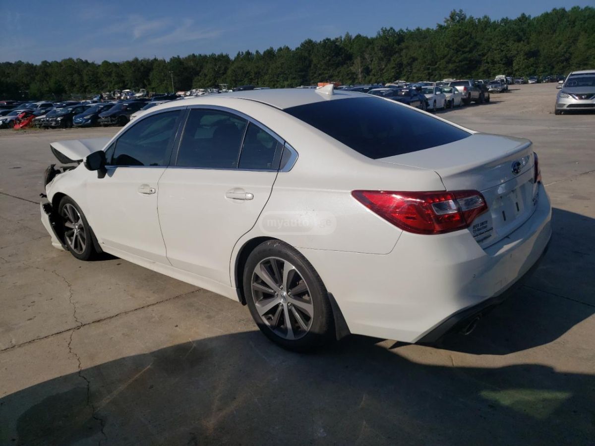 Subaru Legacy 2019 — photo 2