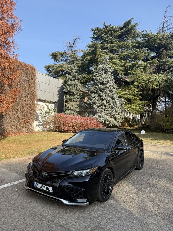 Toyota Camry 2020 — photo 2
