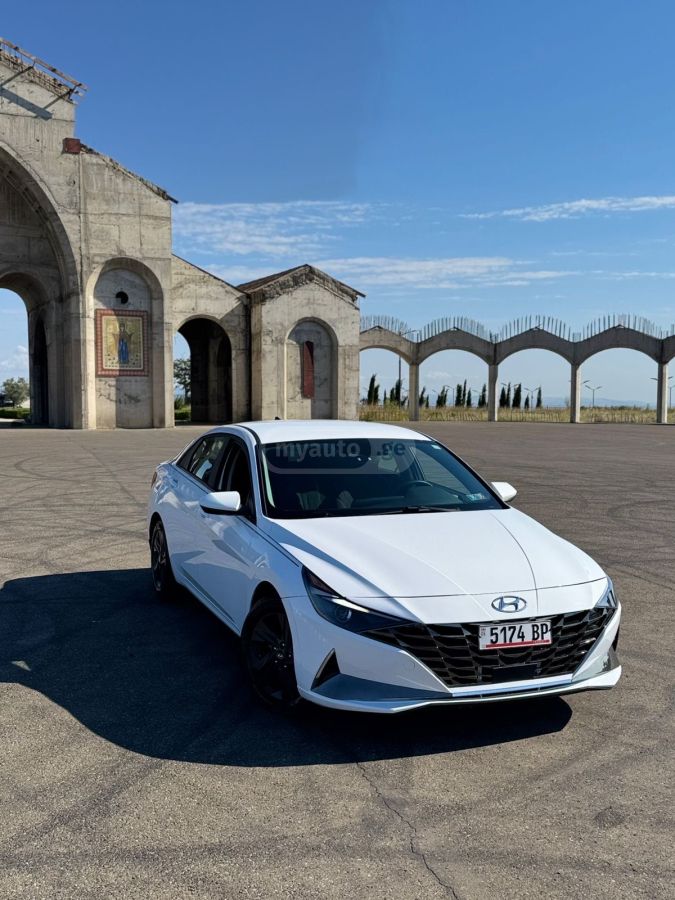 Hyundai Elantra 2022 — photo 2
