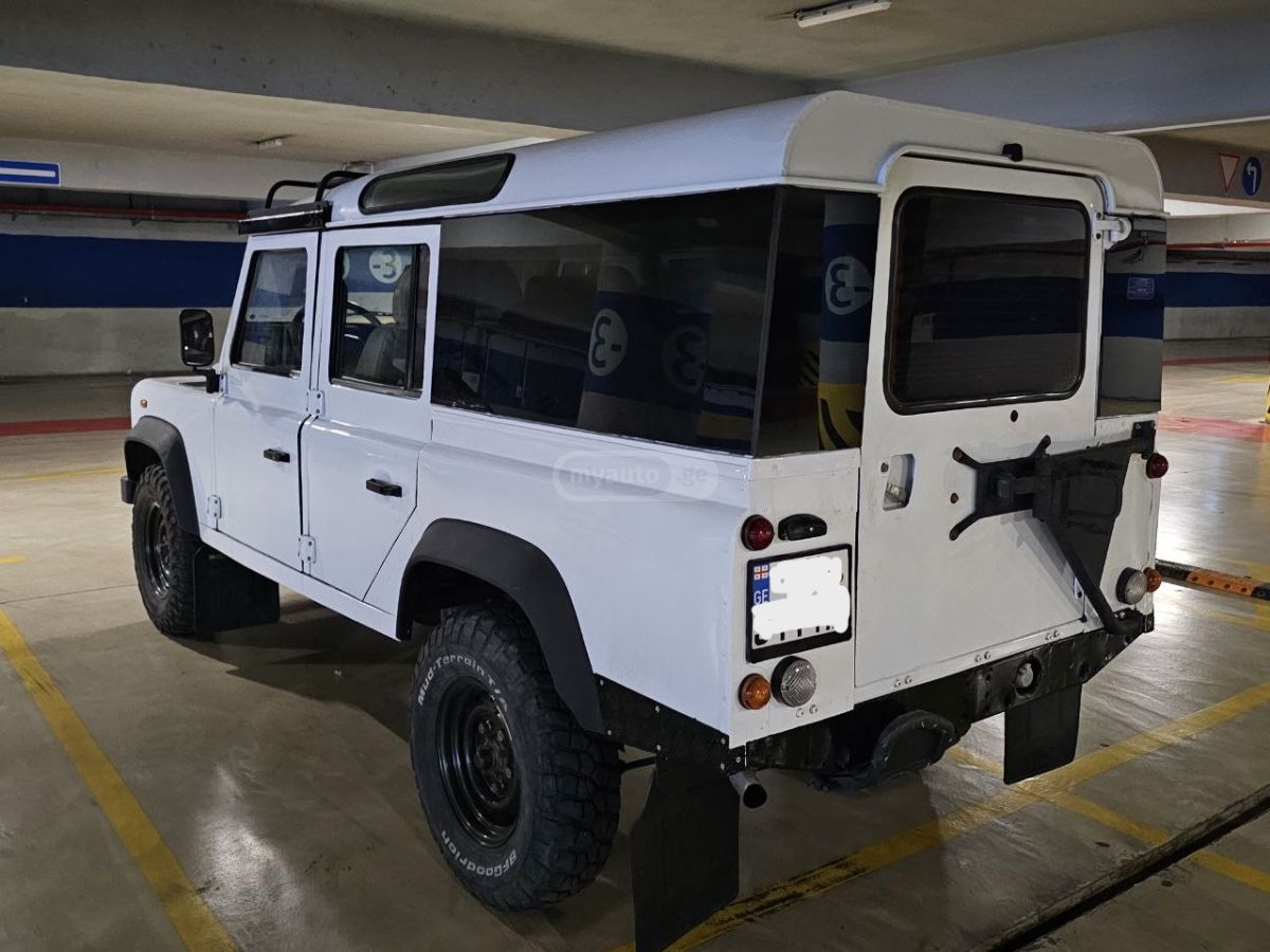 Land Rover Defender 110 1999 — photo 2