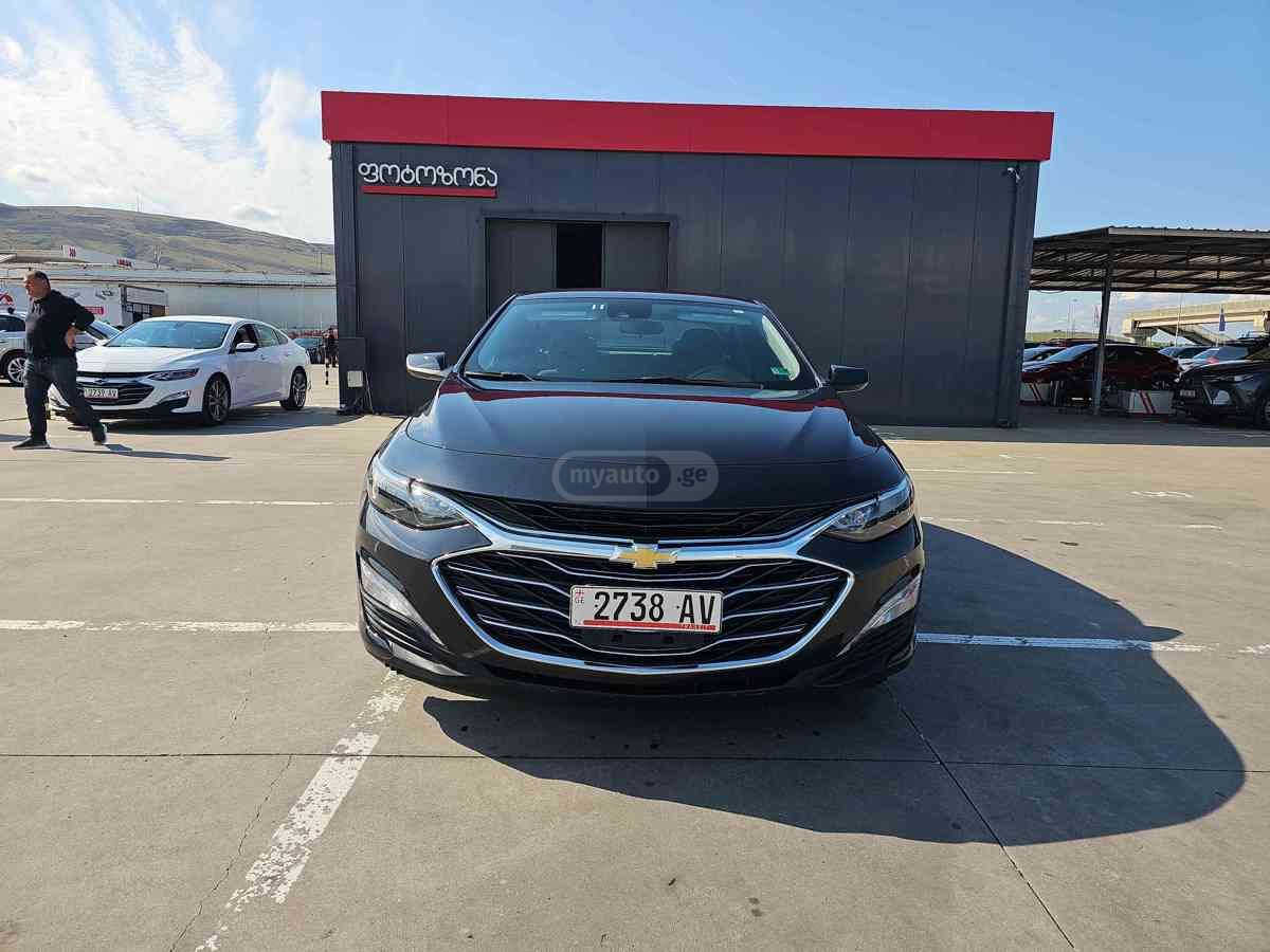 Chevrolet Malibu 2023 — photo 2