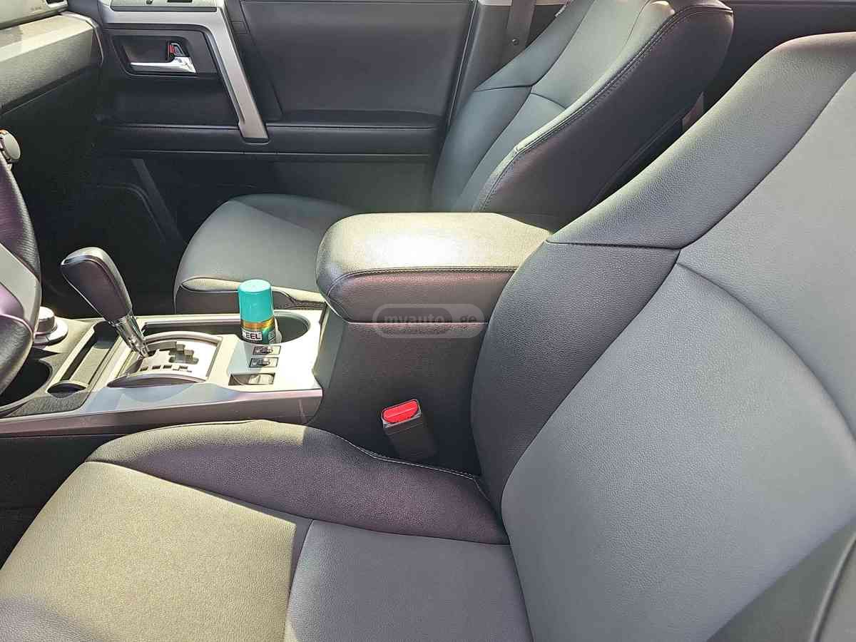 Toyota 4 Runner 2021 — photo 2