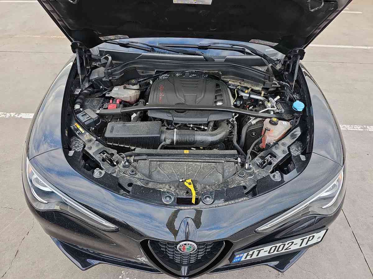 Alfa Romeo Stelvio 2023 — photo 2
