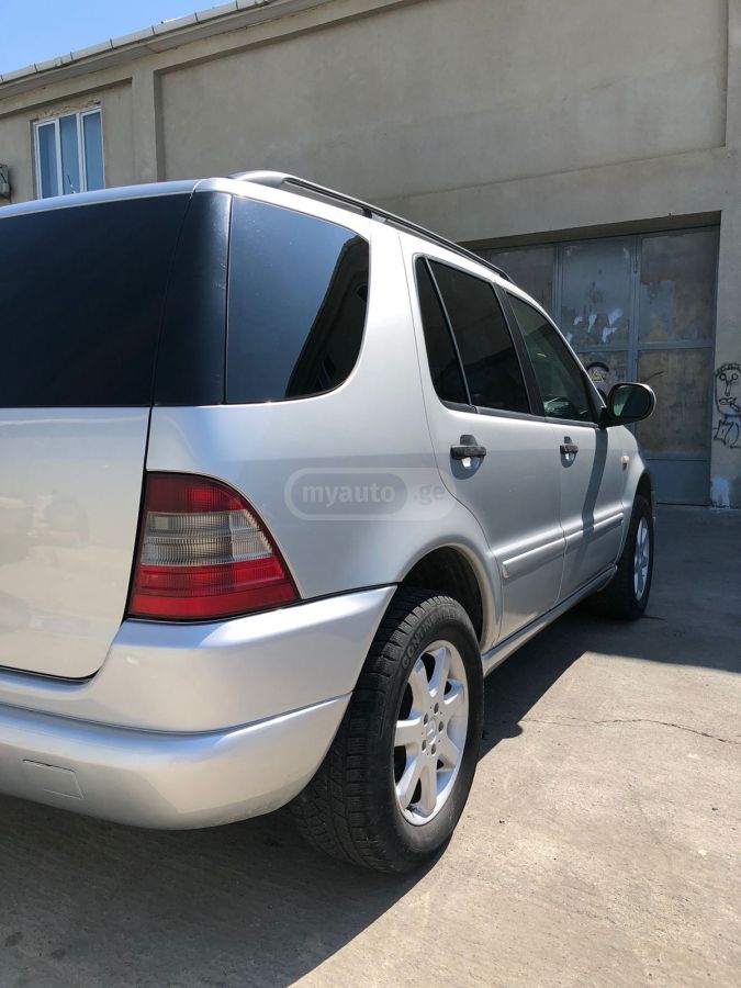 Mercedes-Benz ML 430 1998 — photo 2