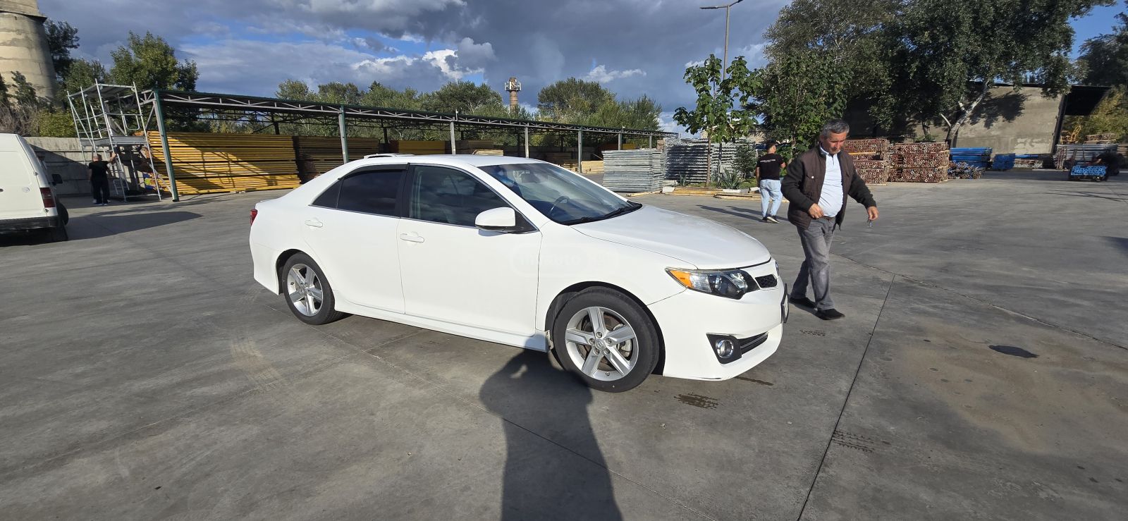 Toyota Camry 2014 — photo 2