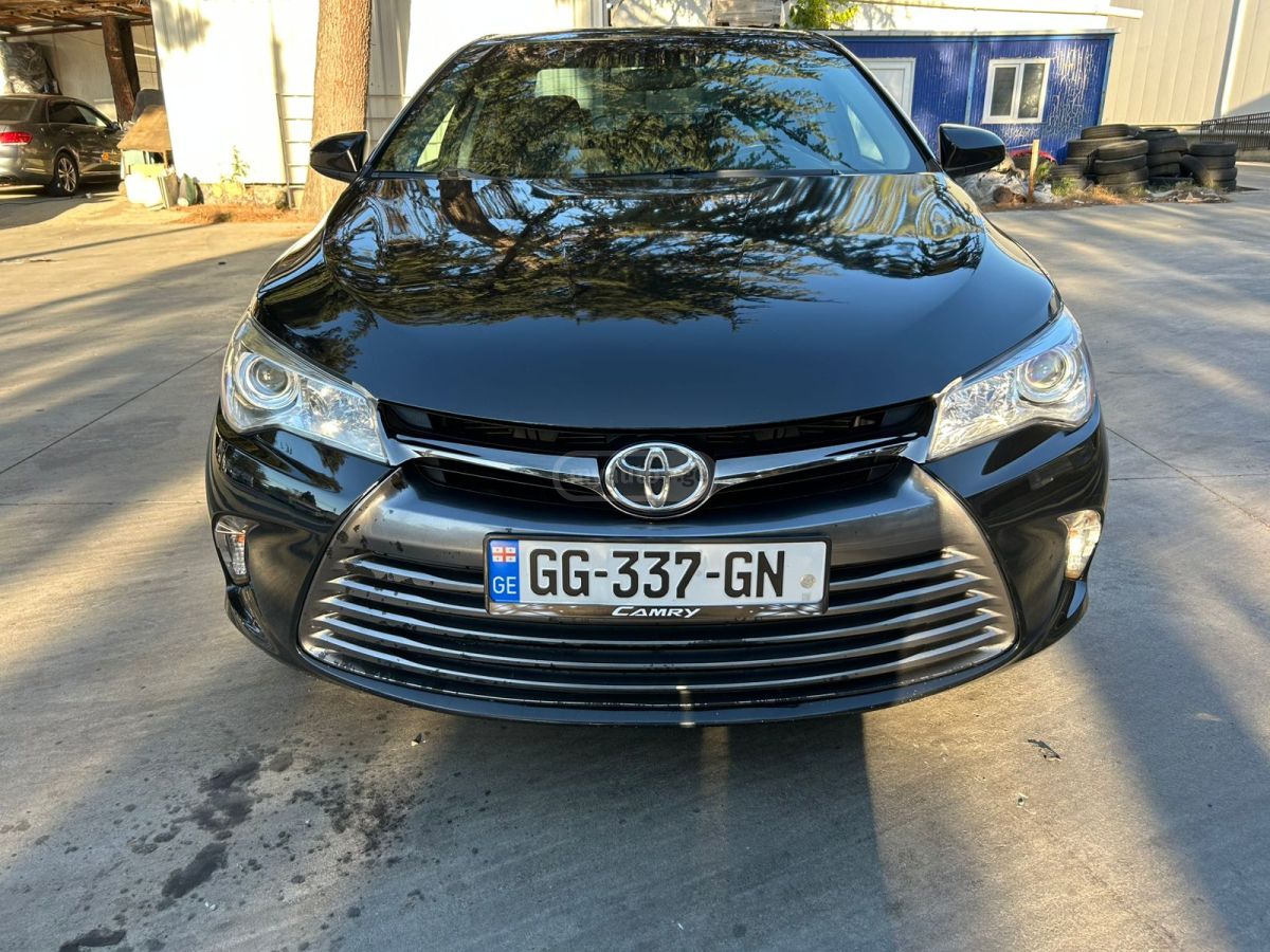 Toyota Camry 2017 — photo 2