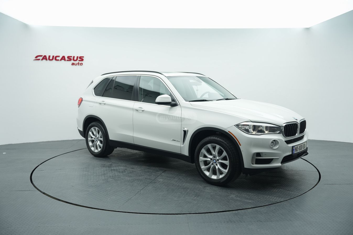 BMW X5 2016 — photo 2