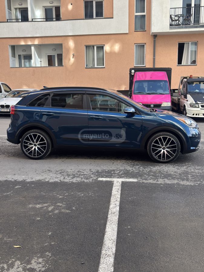 Kia Niro 2017 — photo 2