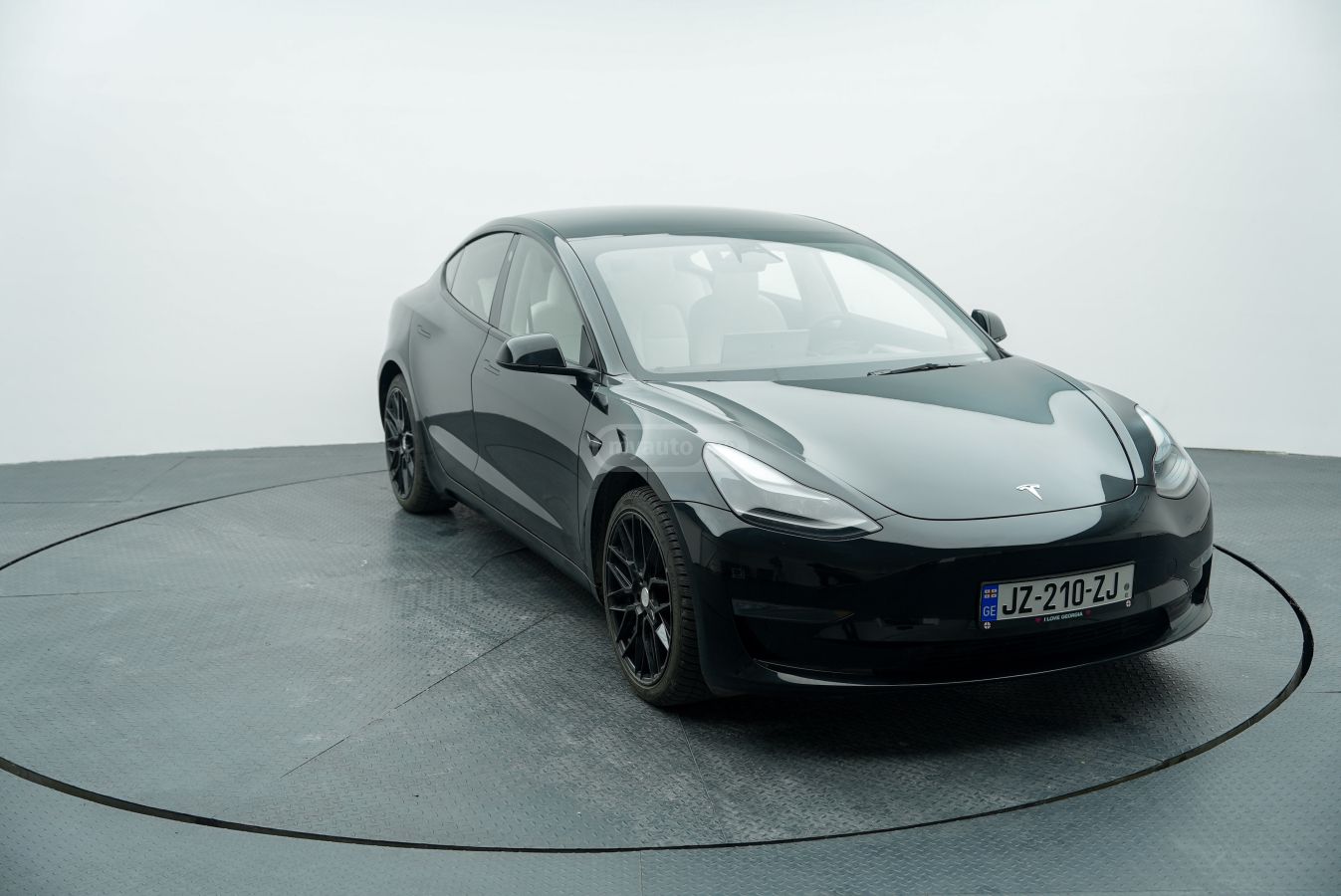 Tesla Model 3 2023 — photo 2