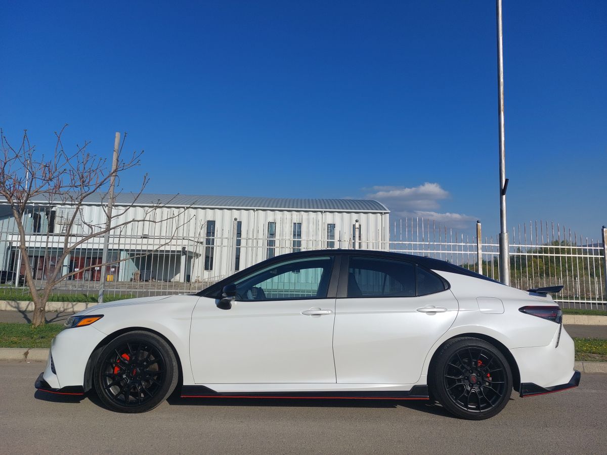 Toyota Camry 2021 — photo 2