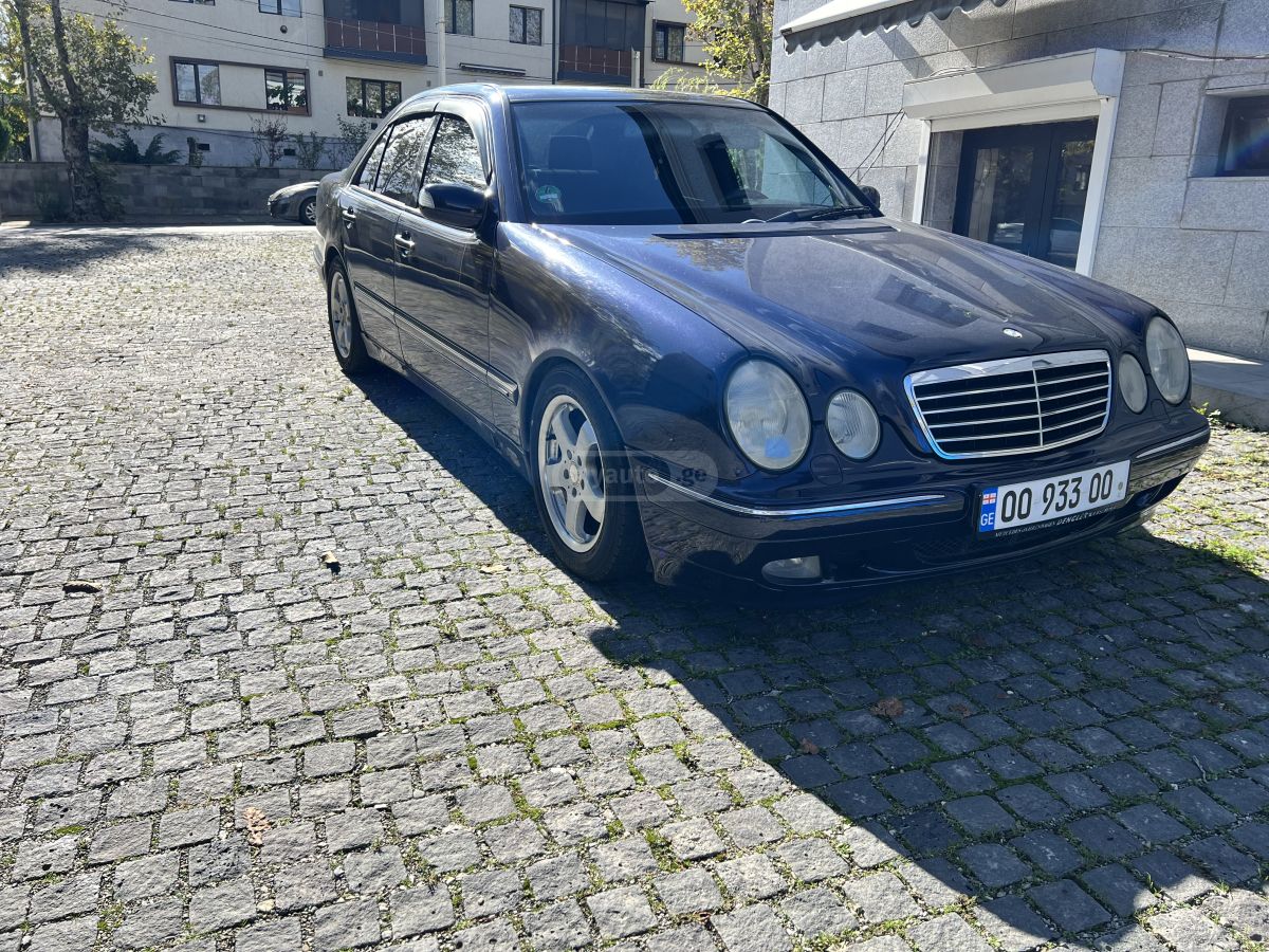 Mercedes-Benz 220 2000 — photo 2