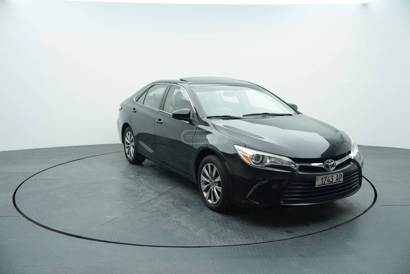 Toyota Camry 2015 — photo 2