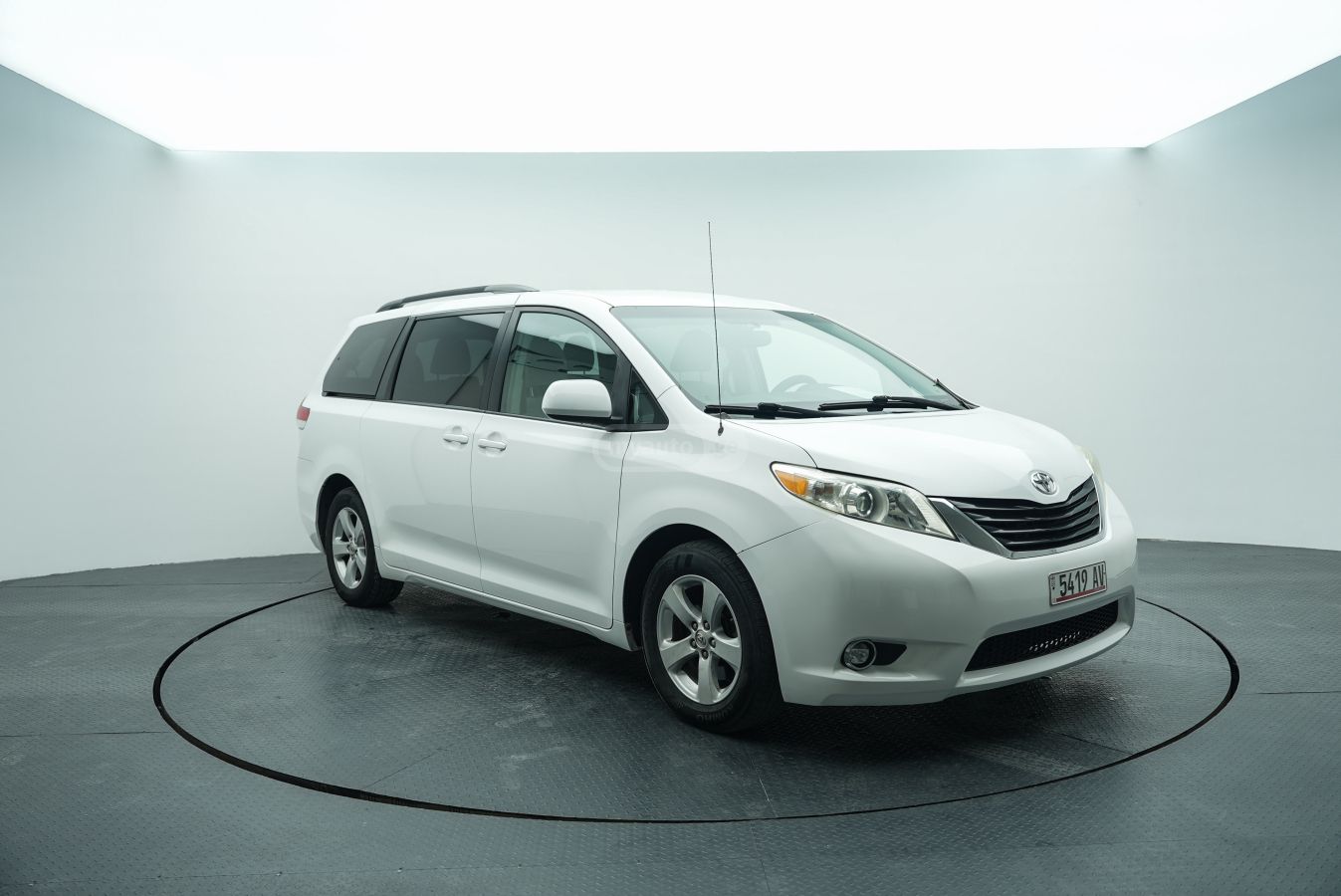 Toyota Sienna 2013 — photo 2