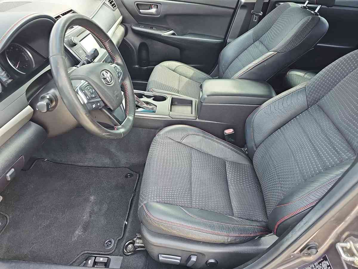 Toyota Camry 2015 — photo 2