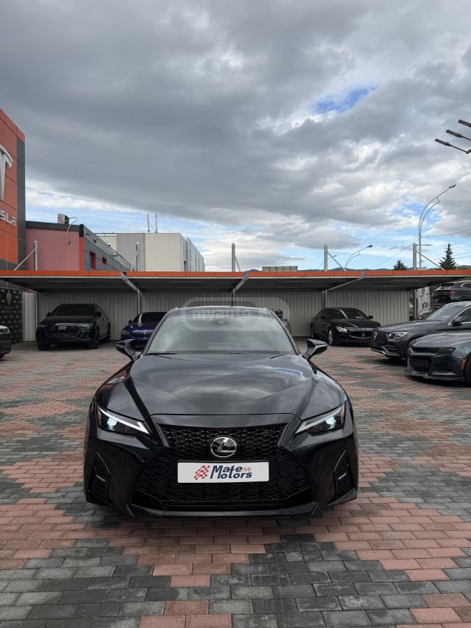 Lexus IS 300 2023 — photo 2