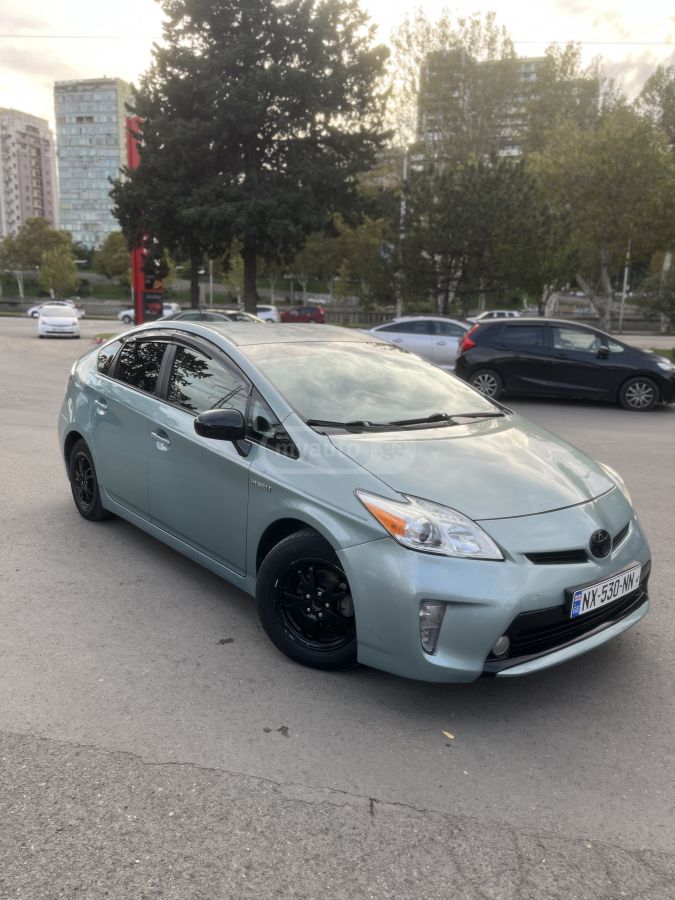 Toyota Prius 2014 — photo 2