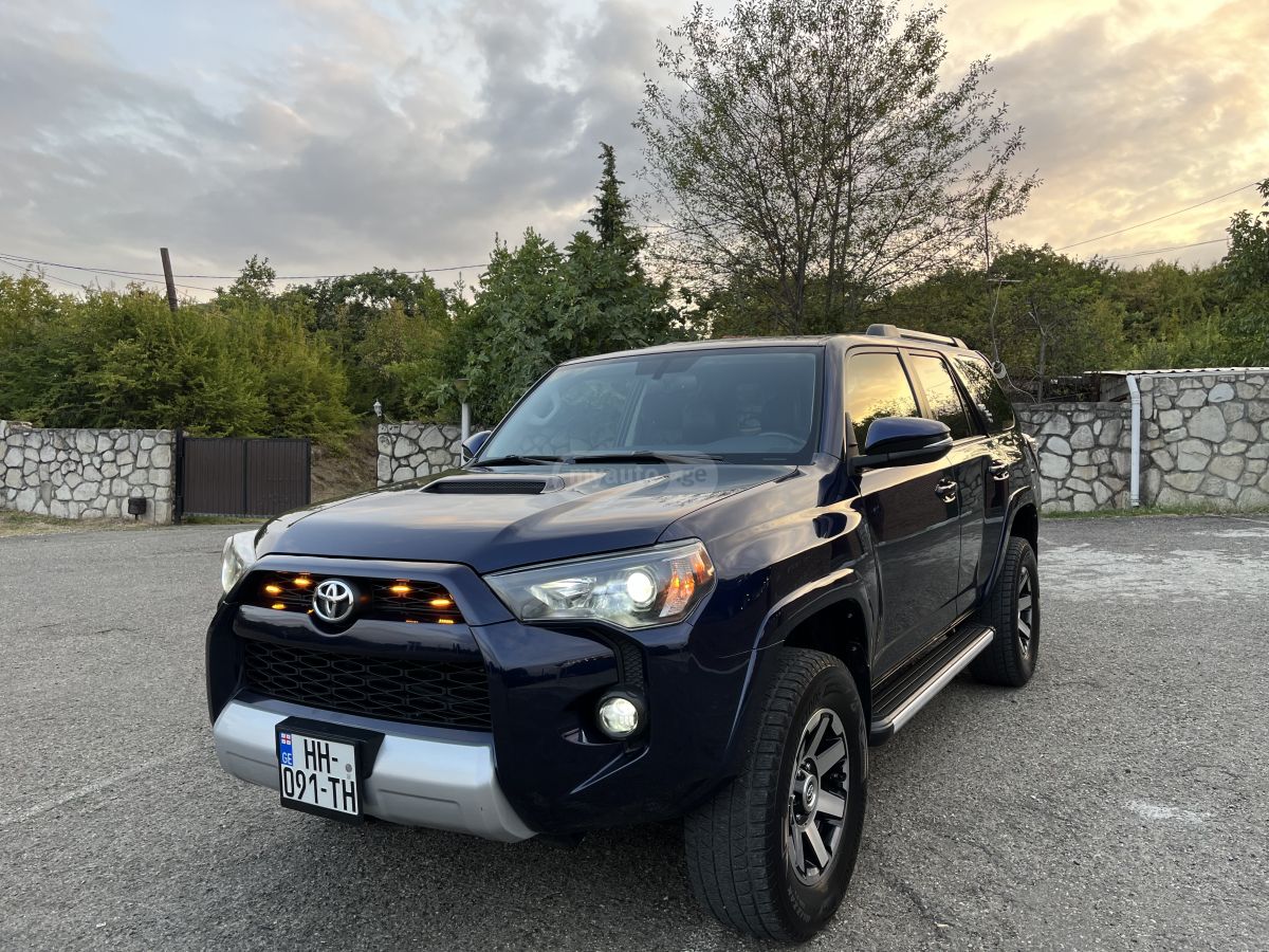 Toyota 4Runner 2018 — photo 2