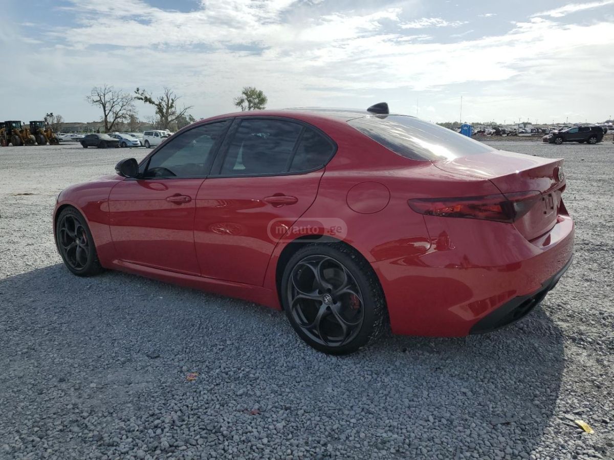 Alfa Romeo Giulia 2019 — photo 2
