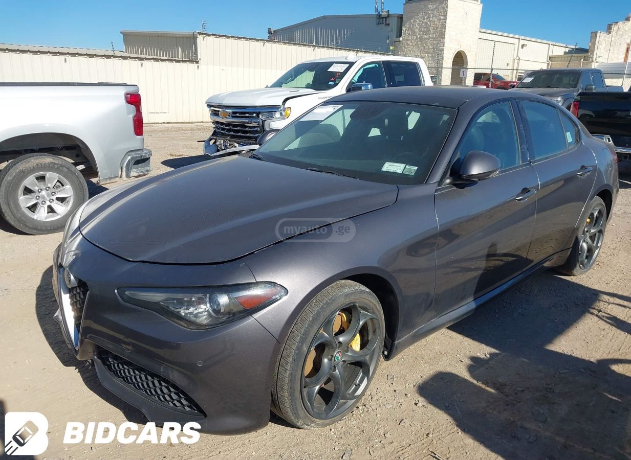Alfa Romeo Giulia 2019 — photo 2