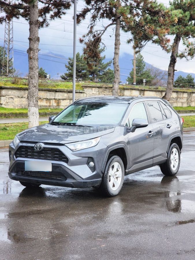 Toyota RAV4 2021 — photo 2