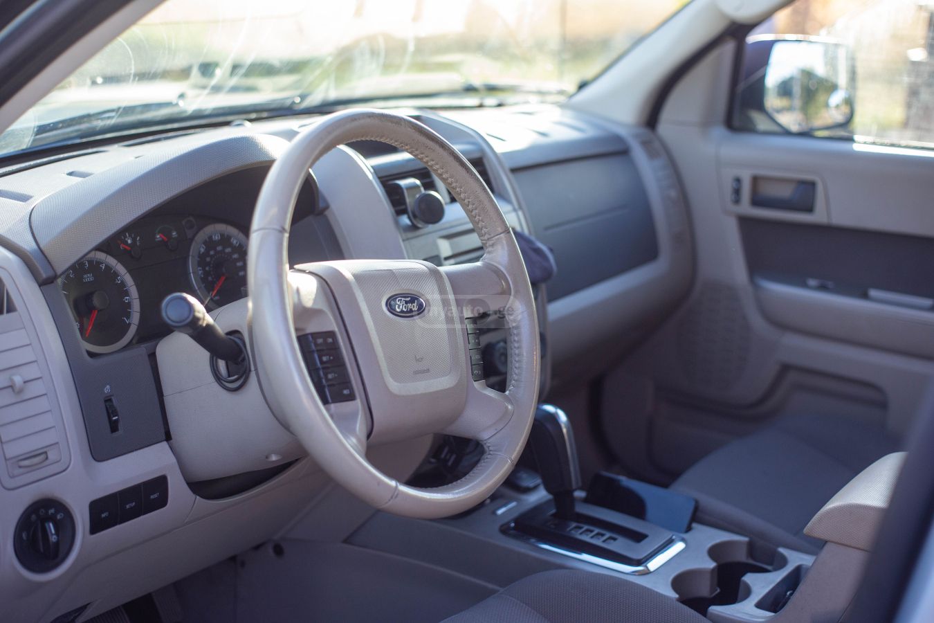 Ford Escape 2009 — photo 2