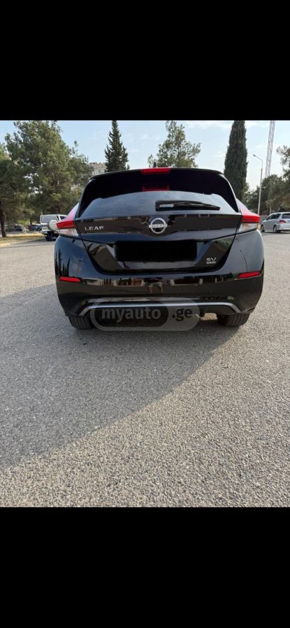 Nissan Leaf 2022 — photo 2