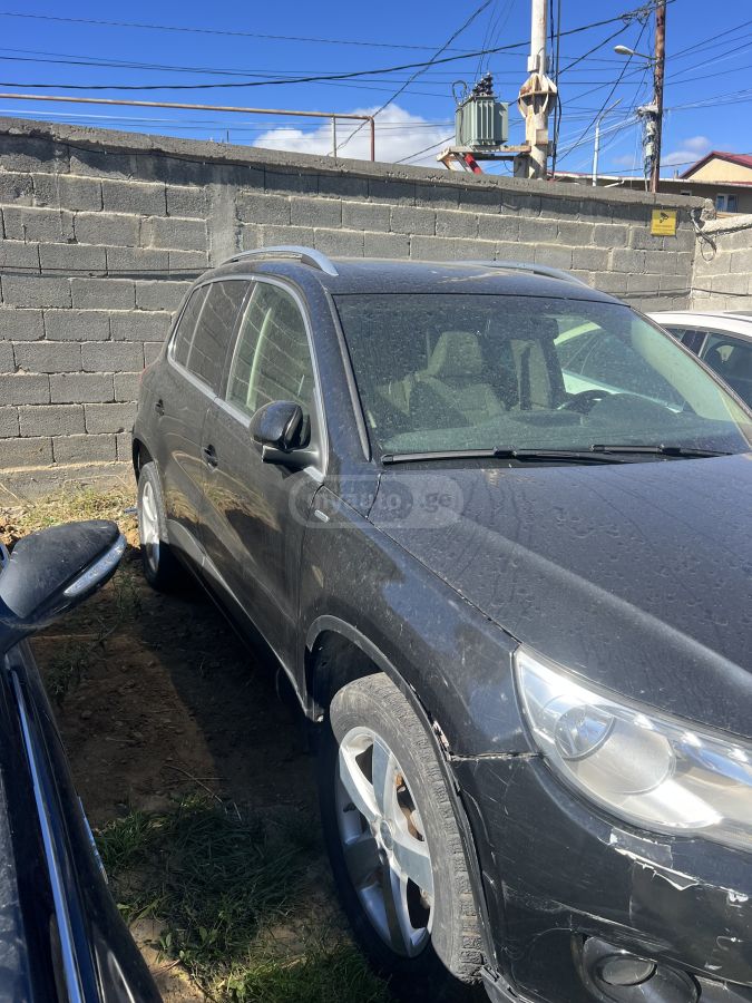 Volkswagen Tiguan 2010 — photo 2