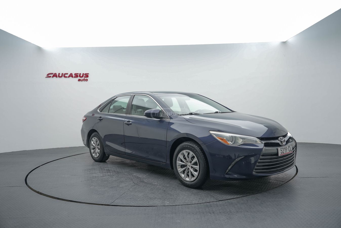 Toyota Camry 2016 — photo 2