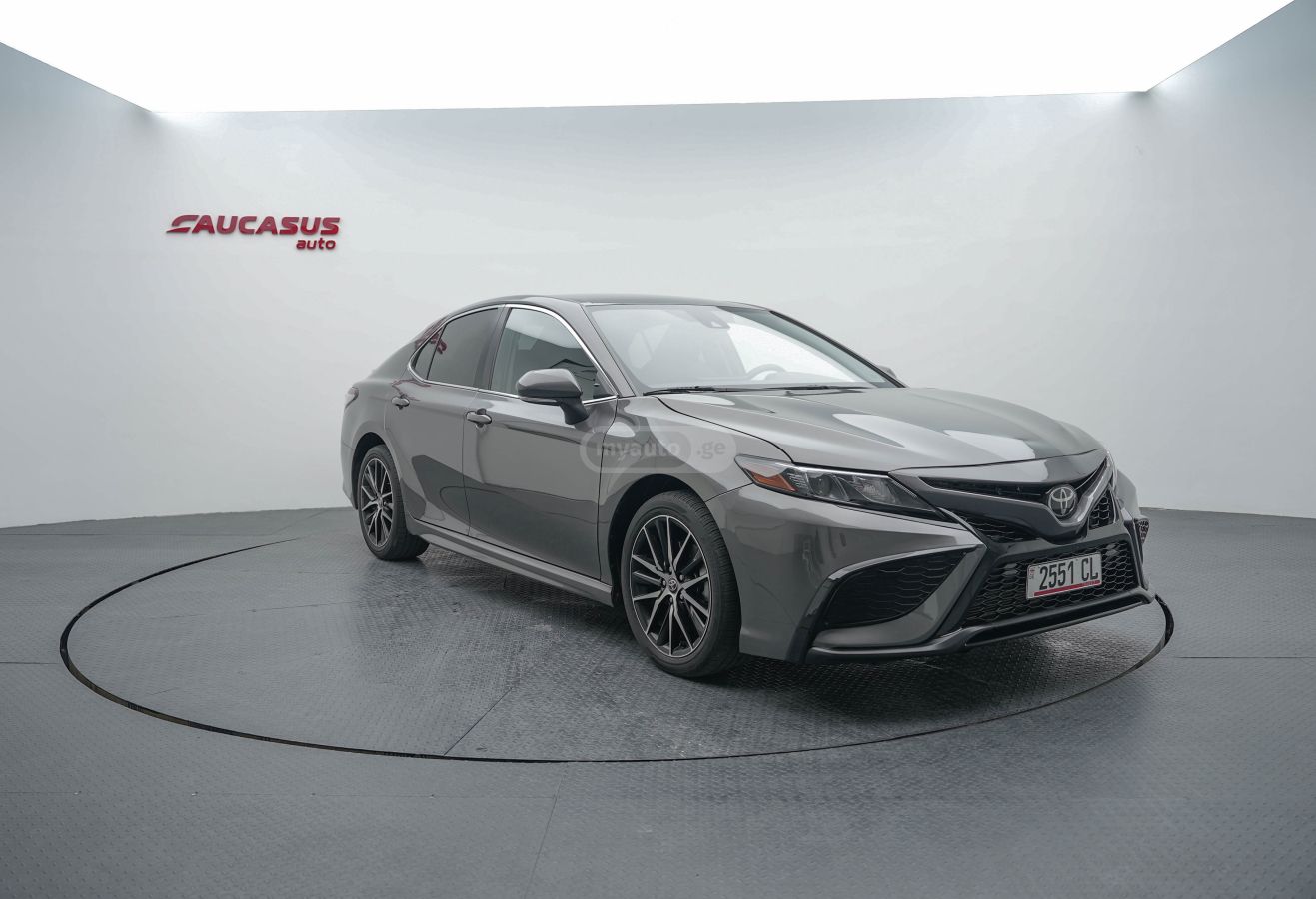 Toyota Camry 2023 — photo 2