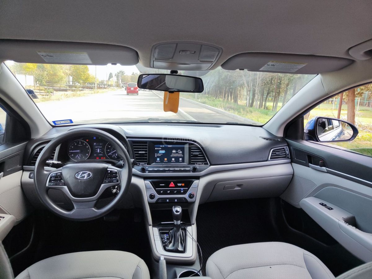 Hyundai Elantra 2017 — photo 2