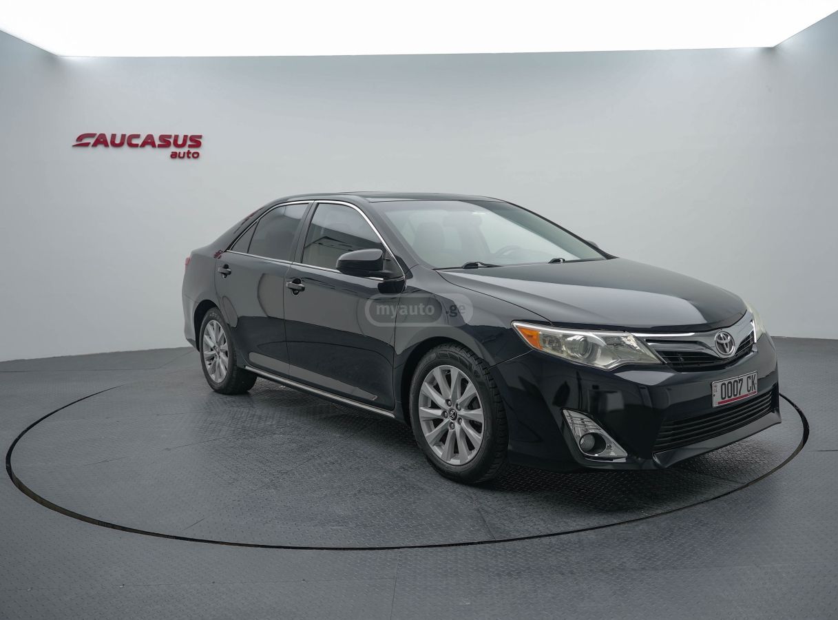Toyota Camry 2015 — photo 2