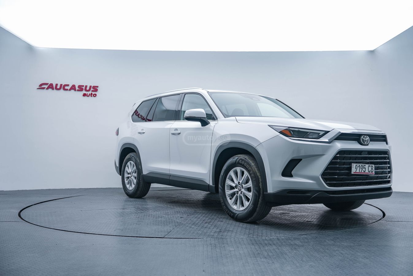 Toyota Grand Highlander 2024 — photo 2
