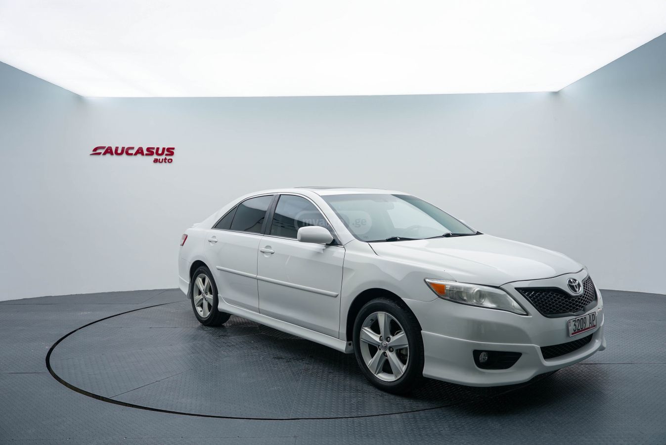 Toyota Camry 2011 — photo 2