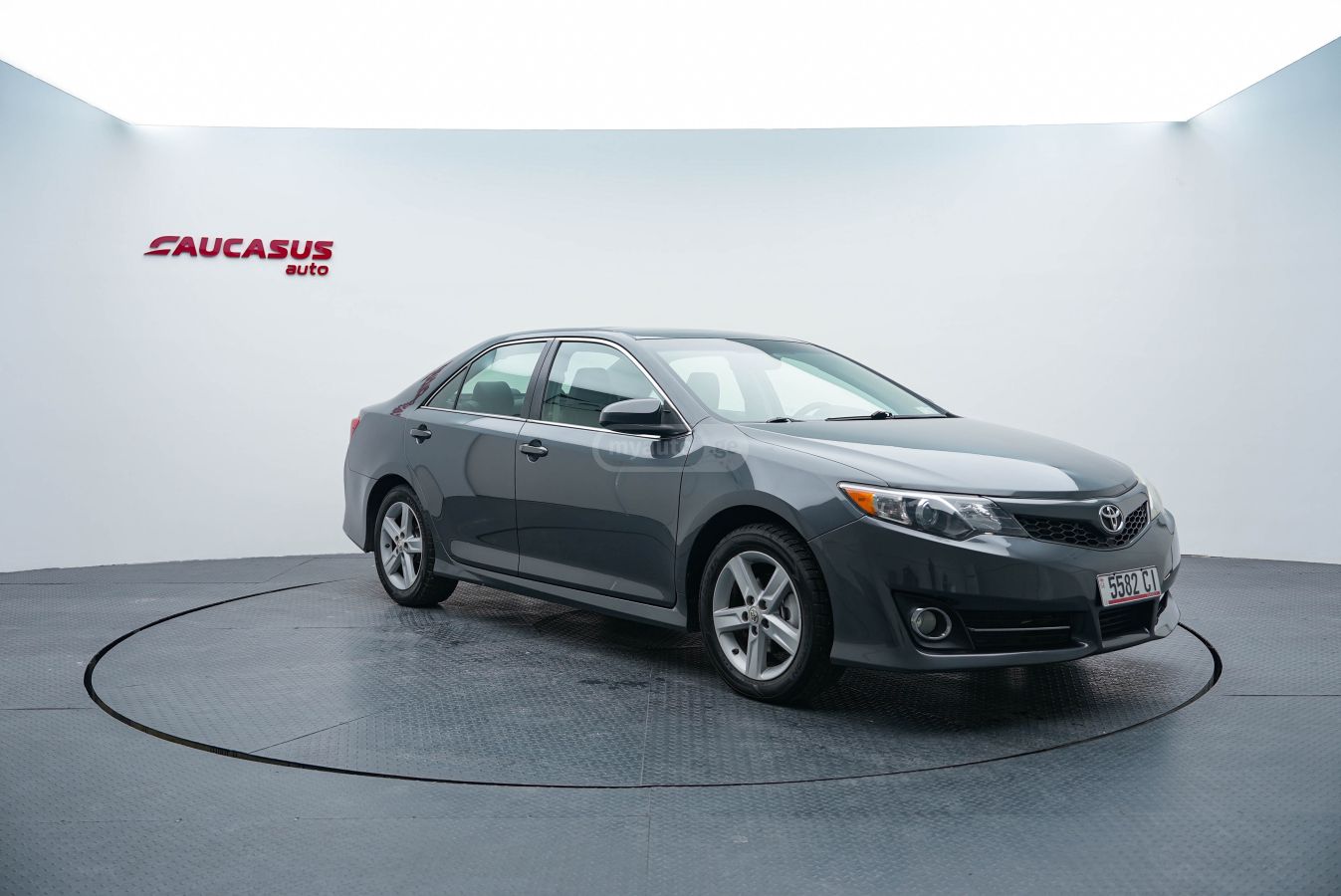 Toyota Camry 2015 — photo 2