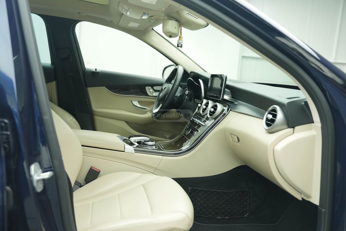 Mercedes-Benz C 300 2016 — photo 2