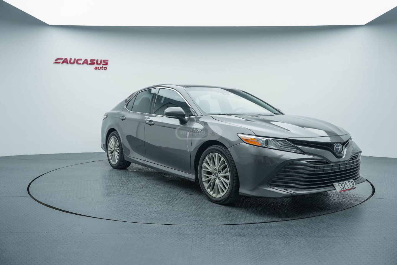 Toyota Camry 2018 — photo 2