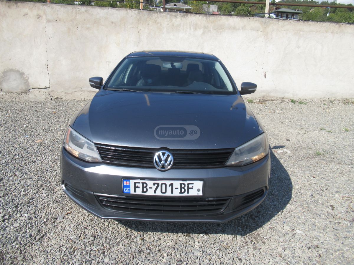 Volkswagen Passat 2011 — photo 2