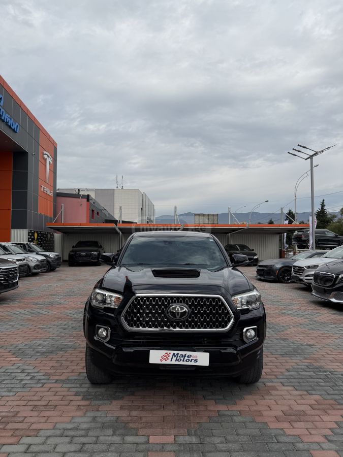 Toyota Tacoma 2018 — photo 2