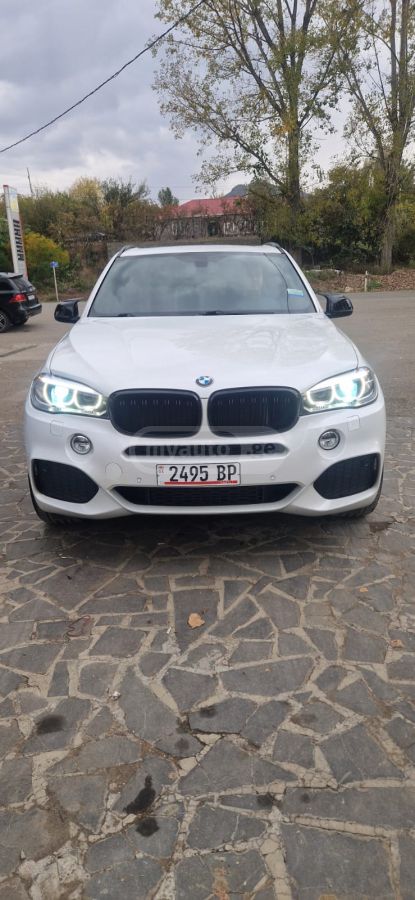 BMW X5 2015 — photo 2