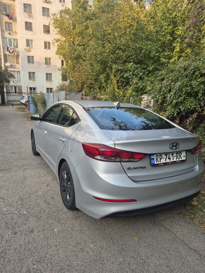 Hyundai Elantra 2018 — photo 2