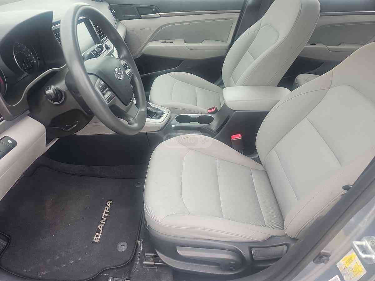 Hyundai Elantra 2017 — photo 2