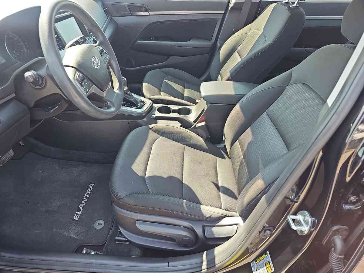 Hyundai Elantra 2018 — photo 2