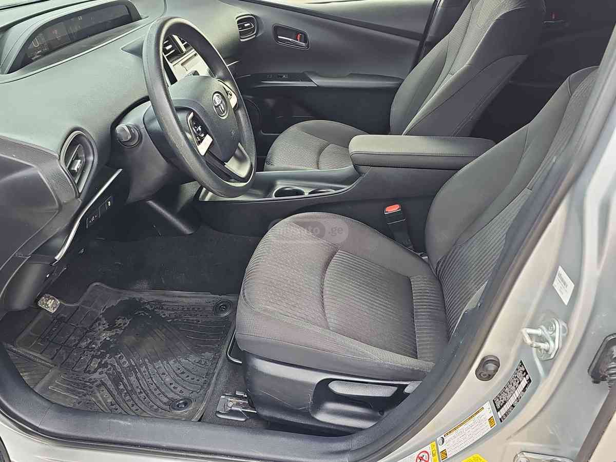 Toyota Prius 2016 — photo 2