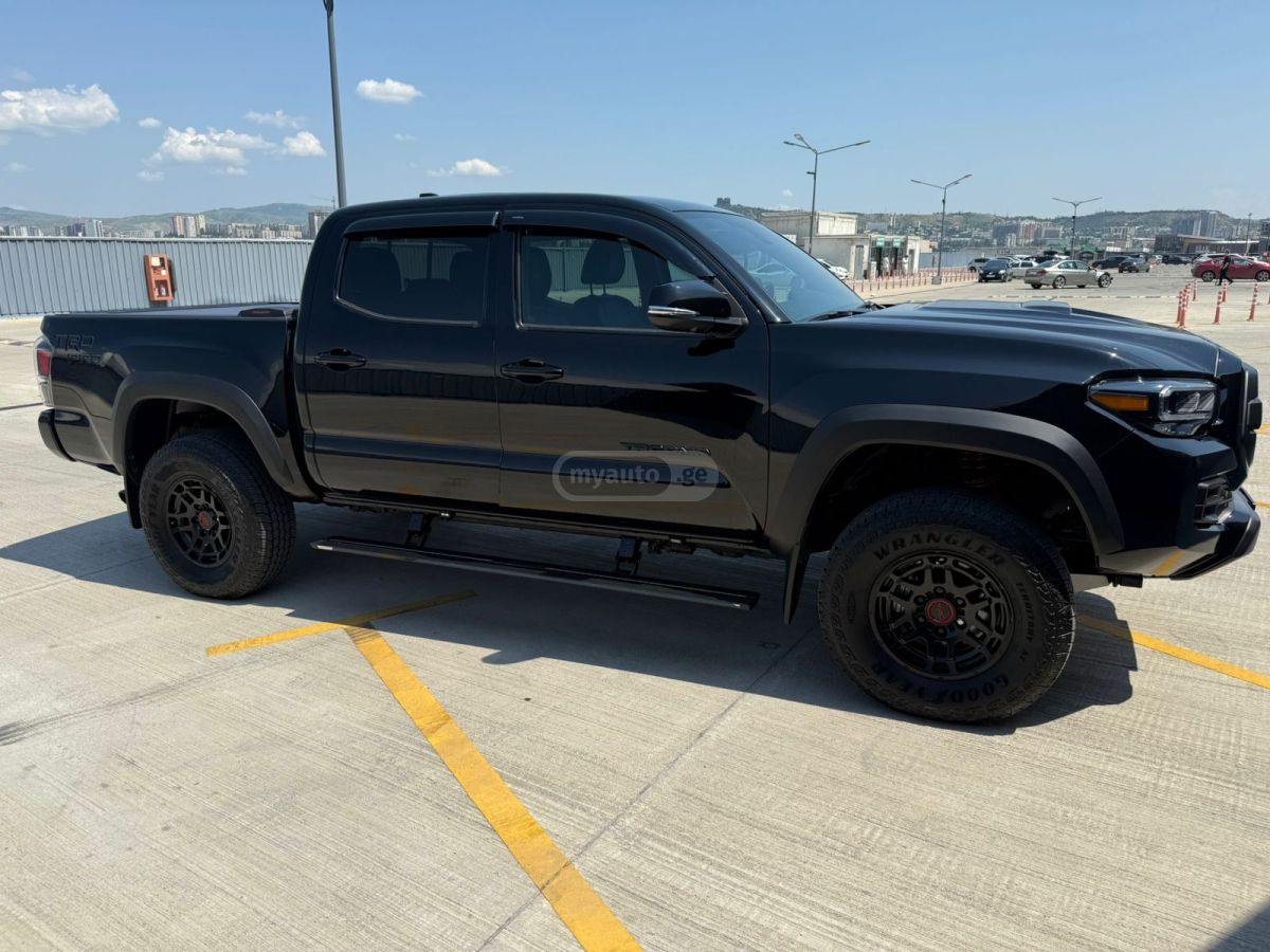 Toyota Tacoma 2023 — photo 2