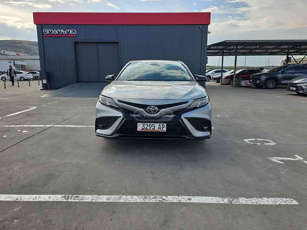 Toyota Camry 2019 — photo 2