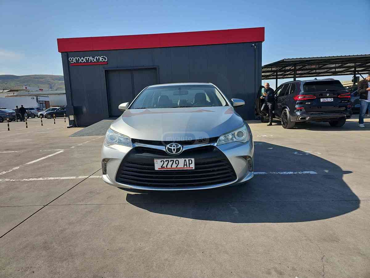 Toyota Camry 2015 — photo 2